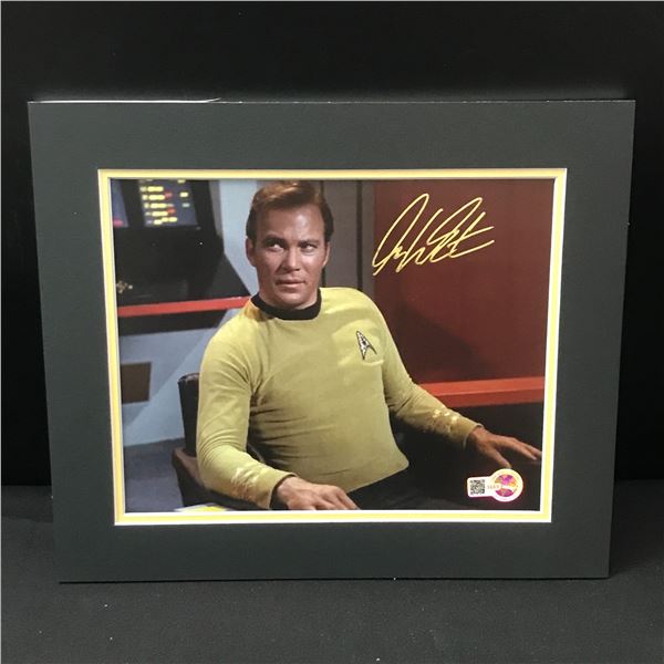 WILLIAM SHATNER SIGNED AND FRAMED STAR TREK 8X10 - WWOC COA