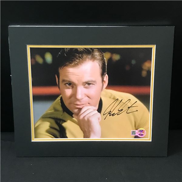 WILLIAM SHATNER SIGNED AND FRAMED STAR TREK 8X10 - WWOC COA