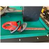 Image 2 : Black&Decker 20" Electric Hedge Hog Trimmer