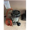 Image 4 : Group of 5-Wood router, Bloc Palm sander & Black and Decker 7610 Router