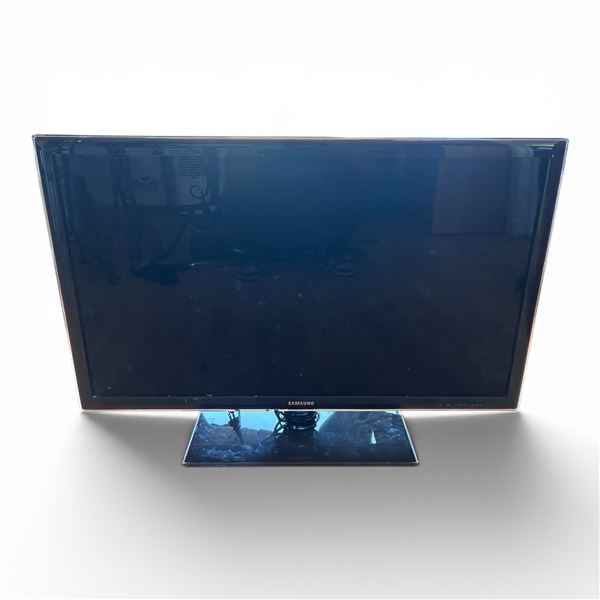 Samsung Flat-screen LED TV-37''-Tested Power on (NO remote)