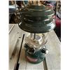 Image 2 : Classic Coleman Single Liquid Fuel Lantern