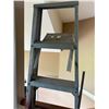 Image 2 : 2 Metal Filing Cabinet (H29" & 52") and Step Ladder