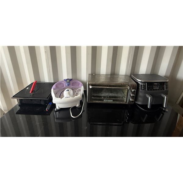 Group of Kitchen appliance- Ninja Air Fryer,Toaster& Foot Spa.