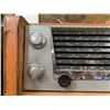 Image 3 : RCA Victor Strato-World 7-BX Portable Suitcase Tube Radio