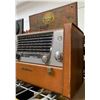 Image 8 : RCA Victor Strato-World 7-BX Portable Suitcase Tube Radio