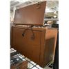 Image 9 : RCA Victor Strato-World 7-BX Portable Suitcase Tube Radio