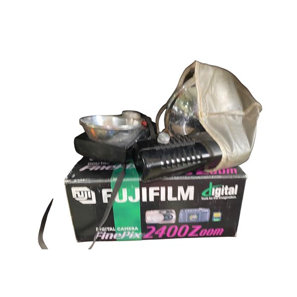 Fujifilm FinePix 2400 Zoom Digital Camera (Boxed)