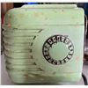 Image 2 : Westinghouse Vintage Mint Green Bakelite AM Table Radio