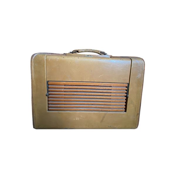 Vintage Portable AM Radio in Brown Leatherette Travel Case