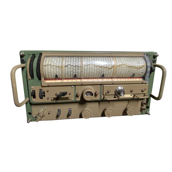 Vintage Military-Grade Shortwave Receiver (2â€“20 MHz) with Panoramic Tuning Displ