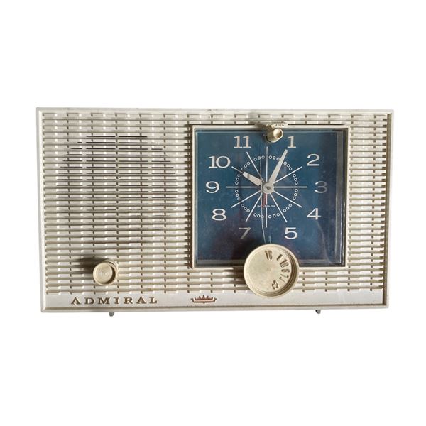 Admiral Vintage AM Clock Radio with Westclox Face (White Cabinet)