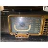 Image 3 : Zenith Trans-Oceanic Portable Radio