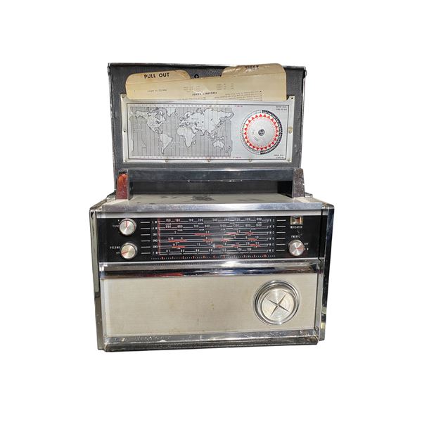 RCA Victor Globe Trotter FM-AM All Wave Portable Radio