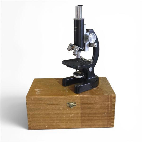 Marksman 1200x microscope + wood case
