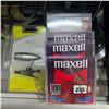 Image 3 : Mackie digital mixer + Maxell Zip disk + mic clip