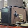 Image 2 : General Electric Bakelite Tube Radio