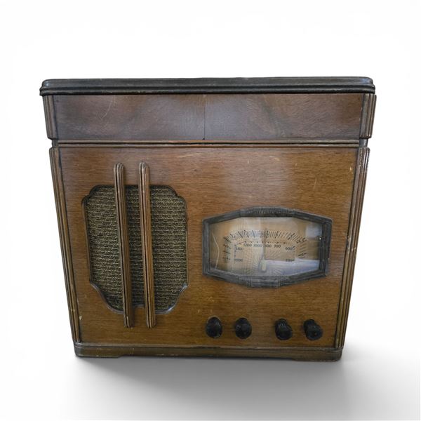 Silvertone Art Deco Console Radio