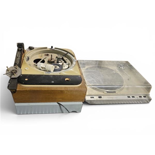 Group of 2 - Thorens TD 124 and Sansui FR-Q5 Turntables