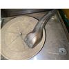 Image 2 : 1940s Acoustic/Electric Portable Wind-Up Phonograph Turntable