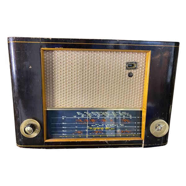 Circa 1950s Pye Tabletop Tube Radio