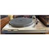 Image 3 : Technics SL-D2 Direct Drive Automatic Turntable System
