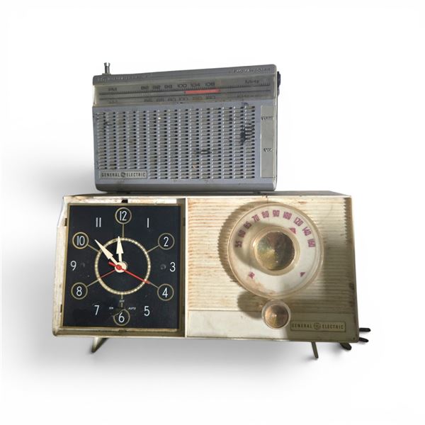 General Electric 7-2650A AM//FM Radio & Tube Alarm Clock Radio, C-400's Model