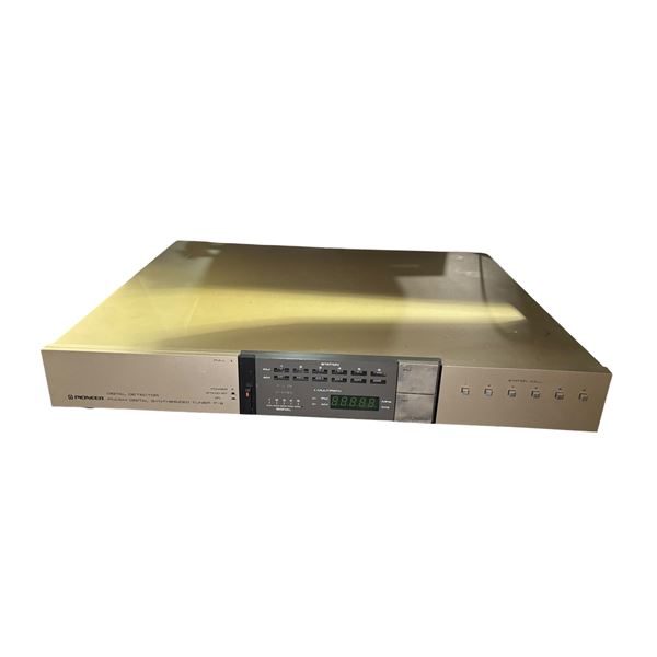 Pioneer FM AM Digital Synthesized Tuner F-9