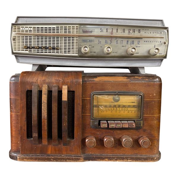 Vintage Wooden Tube Radio