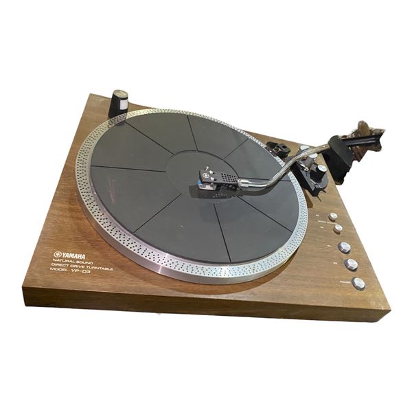 1970s Yamaha Natural Sound Model YP-D3 Direct Drive Turntable
