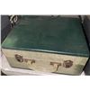 Image 3 : 1950s Airline Model GHM946B Portable Record Player