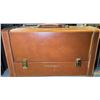 Image 3 : 1950s RCA Victor Strato-World Portable Multi-Band Radio