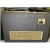 Image 7 : Group of 2 Vintage Portable Radios: Philips and Motorola