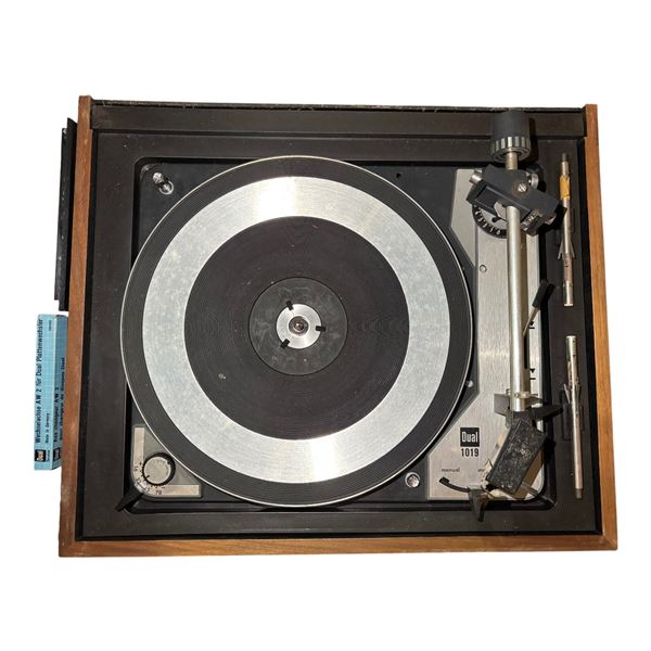 Dual 1019 Automatic Turntable in Walnut Base