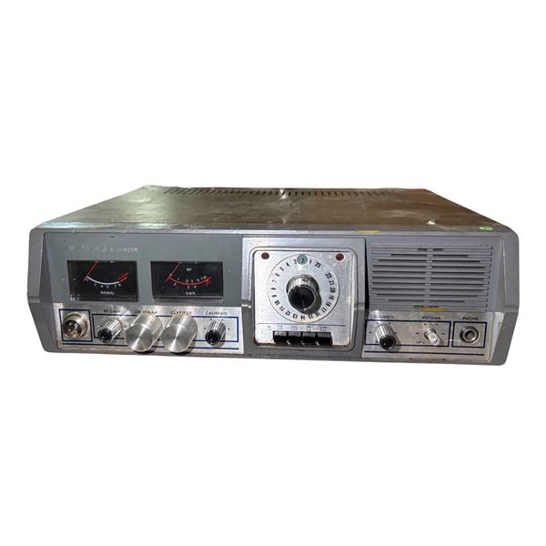 1970s Universe SSB-422B Radio