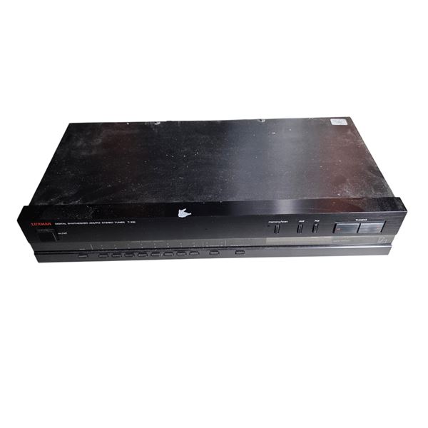 Luxman T-105 Digital Synthesized AM/FM Stereo Tuner