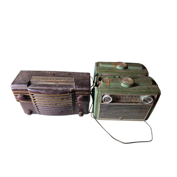 Westinghouse Bakelite Tube Radio & 2x Vintage Green Standard Broadcast Tube Radio