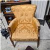 Image 2 : Vintage Gold Damask Tufted Slipper Chair