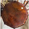 Image 2 : Mahogany Tripod Wine Table with Scalloped Pie Crust Top