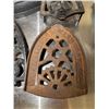 Image 2 : Cast Iron Sad Iron and Iron Trivets (Set of 4)