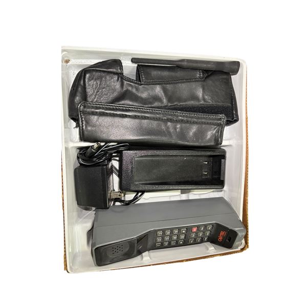 New Vintage Motorola Cellular Portable Phone with Accessories