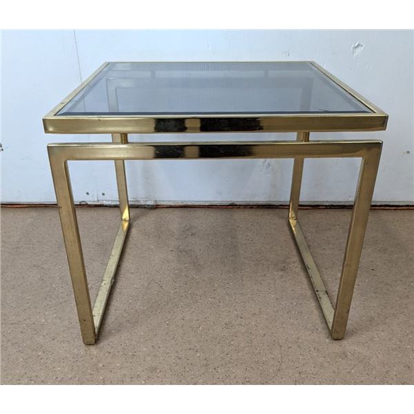 20" x 20" x 17-1/2" Glass Coffee Table