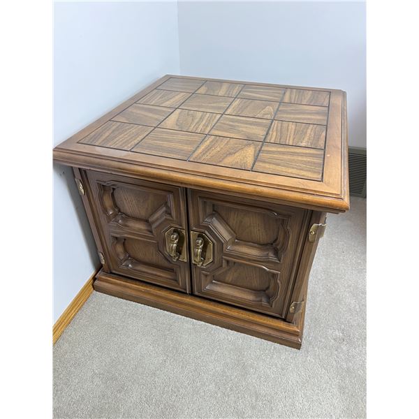 Deilocraft End Table with Storage