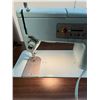 Image 10 : Singer Sewing Machine Table