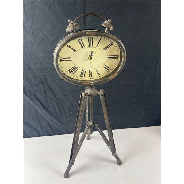 Retro Tripod Clock