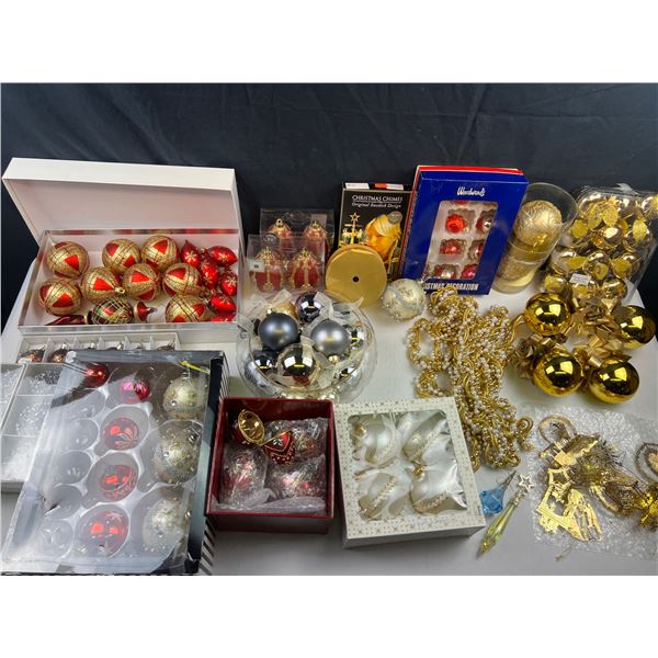 Christmas Ornaments & Decor