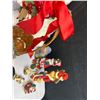 Image 6 : Christmas Tree and Decor