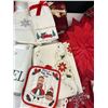 Image 3 : Christmas Linens and Kitchenware