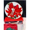 Image 5 : Christmas Linens and Kitchenware