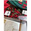 Image 6 : Christmas Linens and Kitchenware